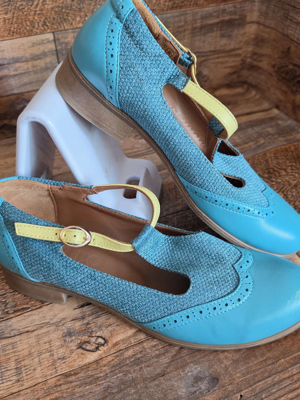 Julia Bo Turquoise & Yellow T‑Strap Mary Janes - 40/9-9.5